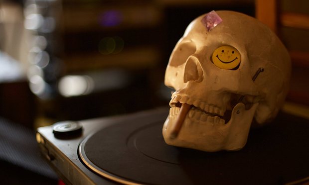 A skull on a turntable.